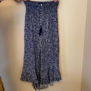 Maxi skirt with small blue flowers